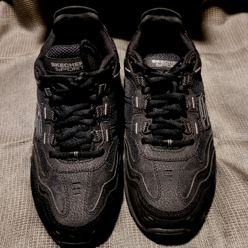Skechers Men's sz 8 wide width